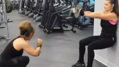 Partner Workout – Wall Sit & Jump Squats
