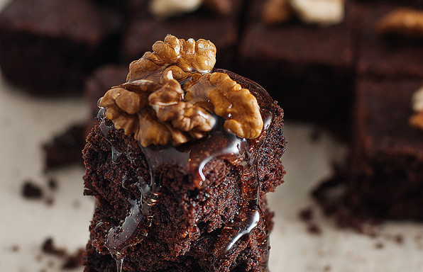 Chocolate Snack 'n' Cake with Honey and Walnuts